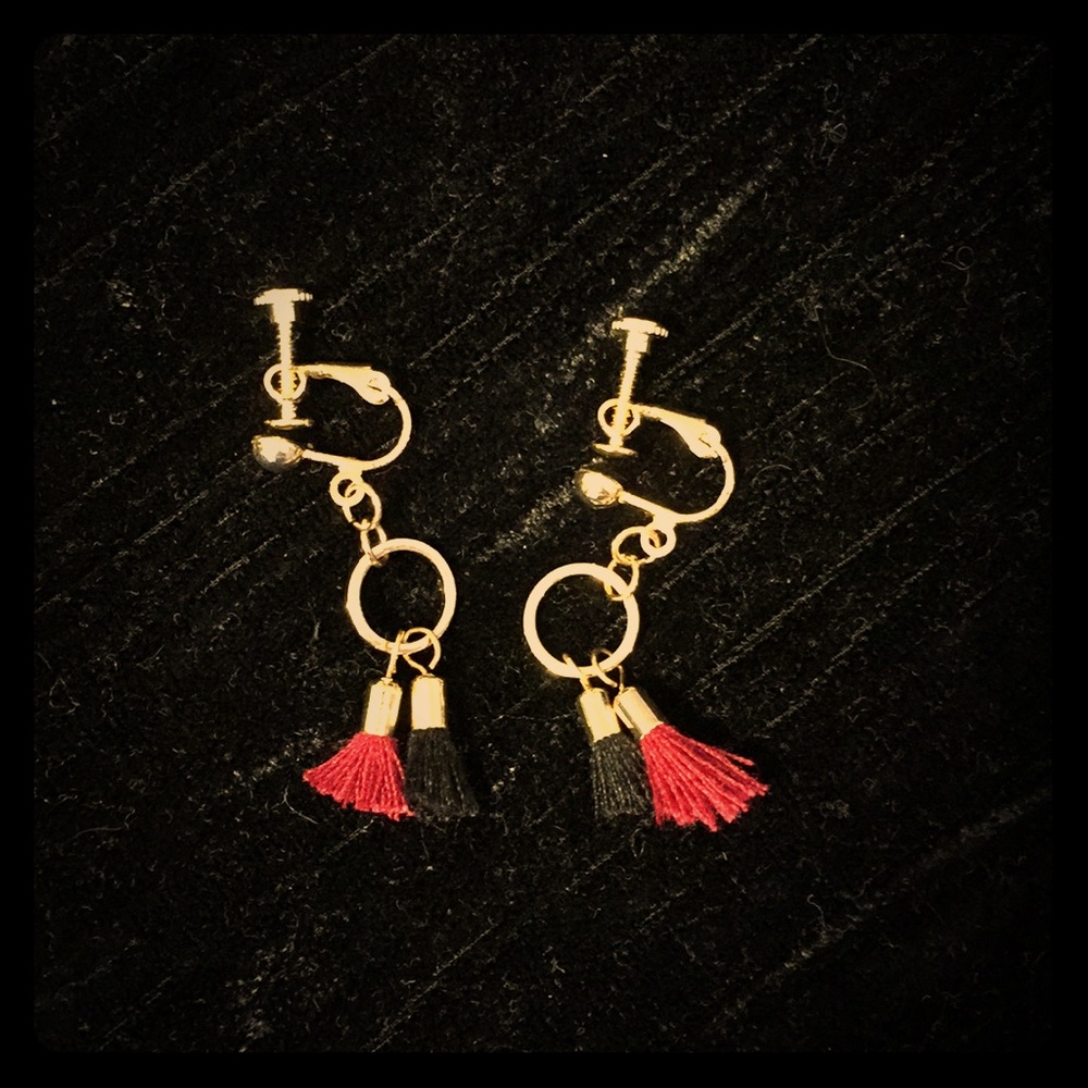 Mixed color tassel ear clip